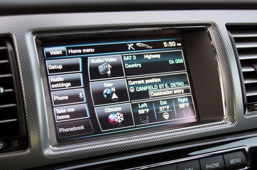  Jaguar XFR 2012 года  (фото 16 из 46)